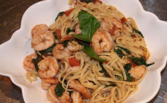 Linguine with Prawns, Fresh Tomatoes and Spinach